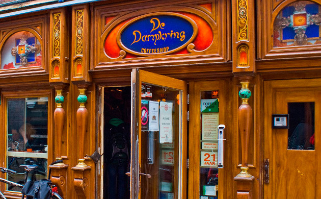 Dampkring Coffeeshop: центр Амстердама Кофешоп с историей: Dampkring