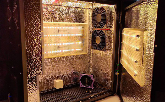 Оборудованный системный блок с освещением и вентиляцией