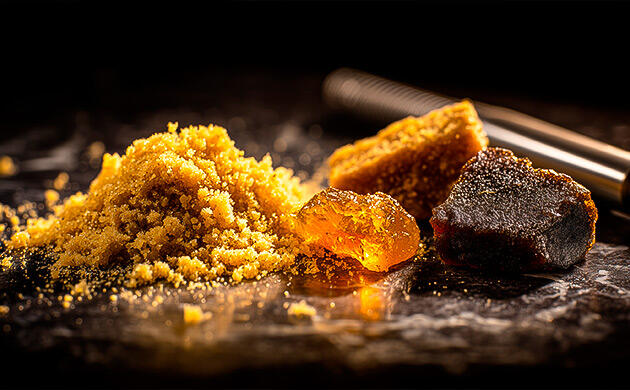 Добавление кифа в масло для приготовления канна-блюда