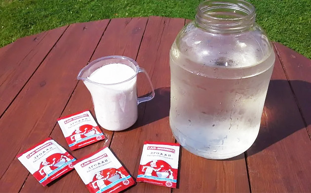 Дрожжи и вода