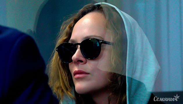 Актриса Аглая Тарасова попалась с коноплёй в аэропорту таможенникам Аглая Тарасова задержана в Домодедово с вейпом, содержащим каннабиноиды